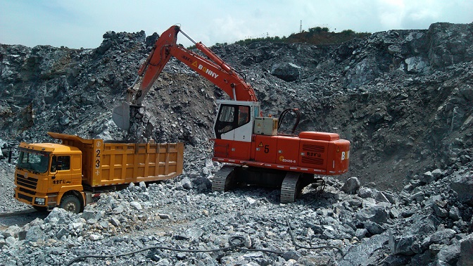 電動挖掘機(jī).jpg